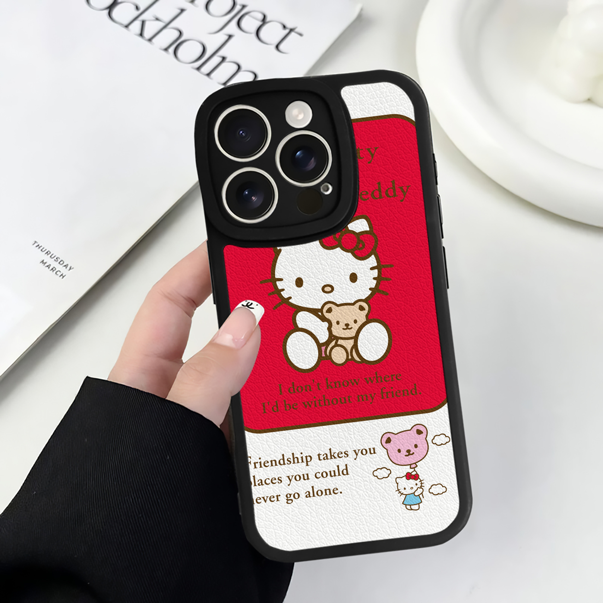 （画像用） Hello Kitty ハローキティ 【iPhone 16シリーズ対応】シリコンスマホケース（レザー調） 材質：シリコン